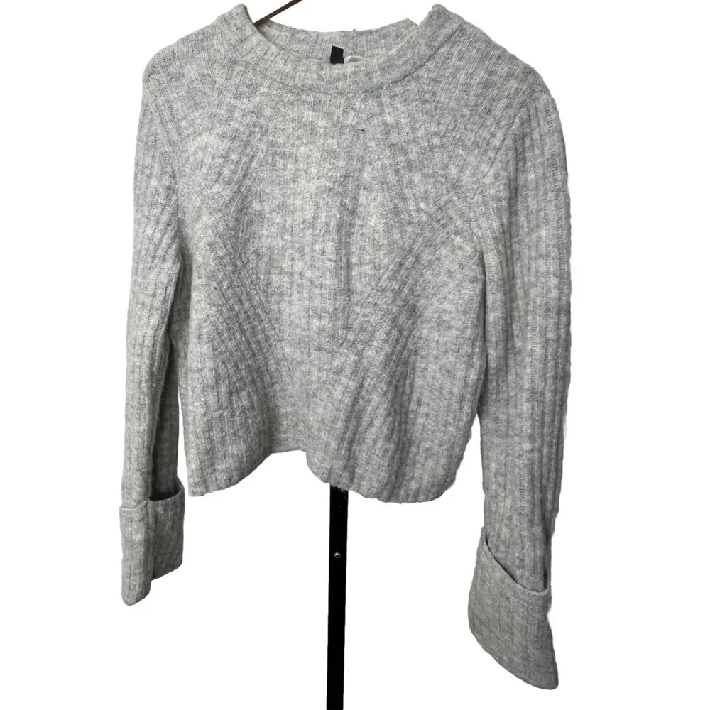 Divided‎ H&M Cropped Heather Gray Sweater Medium Wide Cuffs Cozy Wool Blend